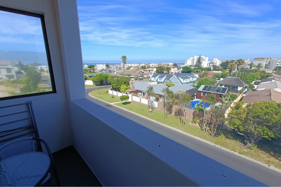 To Let 1 Bedroom Property for Rent in Waves Edge Western Cape